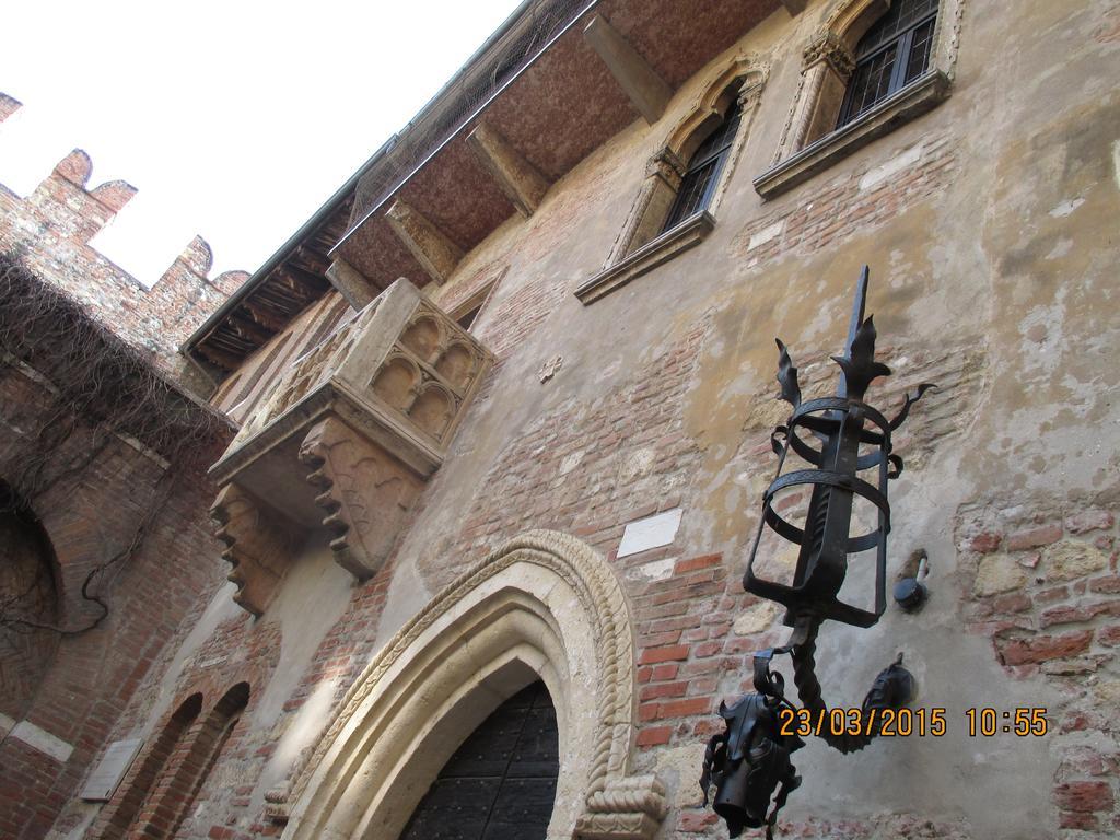 B&B Duomo Verona Bagian luar foto